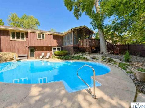 1535 Nottingham Drive North Mankato MN 56003