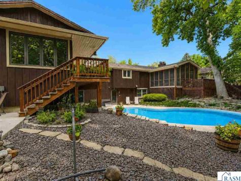 1535 Nottingham Drive North Mankato MN 56003