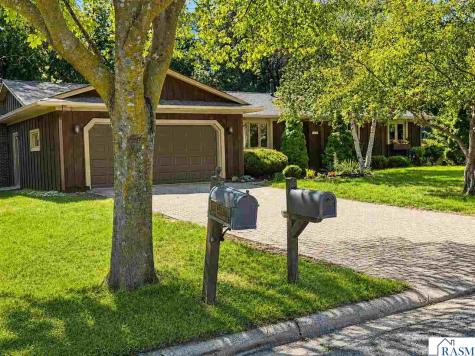 1535 Nottingham Drive North Mankato MN 56003