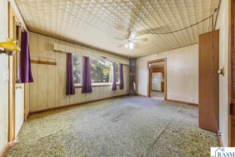 402 N Main Street Lake Crystal MN 56055