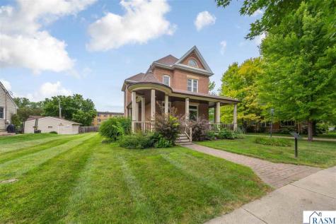 322 Wheeler Avenue North Mankato MN 56003