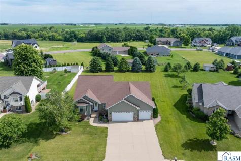 1007 Crystal Lake Drive Lake Crystal MN 56055