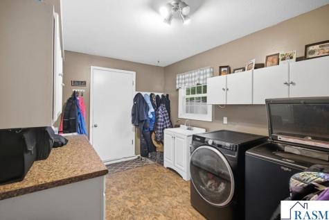 215 Queens Drive Blue Earth MN 56013