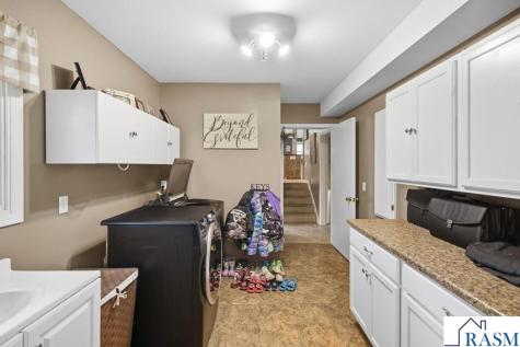 215 Queens Drive Blue Earth MN 56013