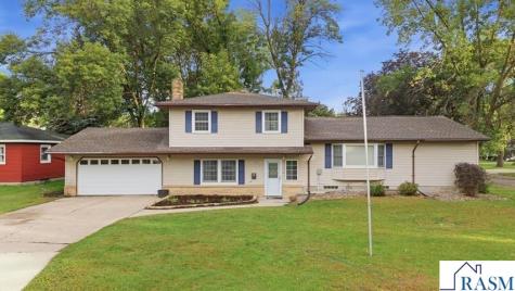 215 Queens Drive Blue Earth MN 56013