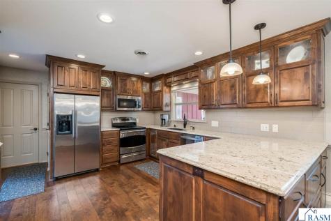 27 Capri Drive Mankato MN 56001