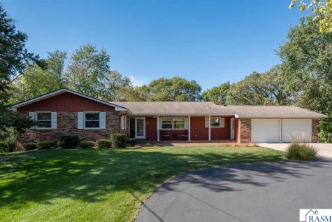 27 Capri Drive Mankato MN 56001