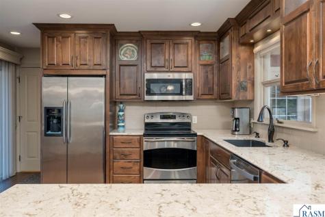 27 Capri Drive Mankato MN 56001