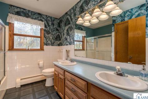 27 Capri Drive Mankato MN 56001