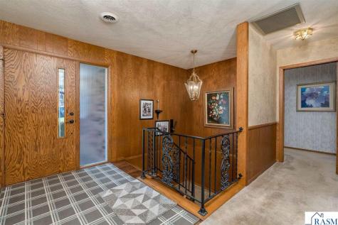 27 Capri Drive Mankato MN 56001