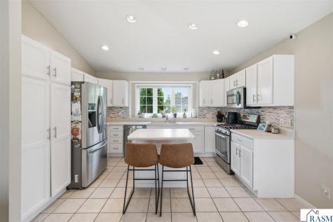 653 Grayhawk Drive Mankato MN 56001