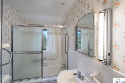 48751 190th Street Lake Crystal MN 56055