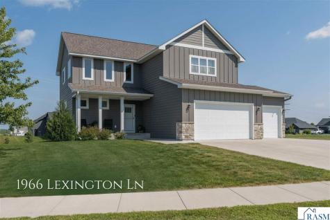 1966 Lexington Lane North Mankato MN 56003