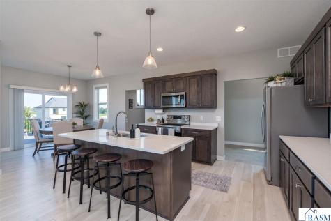 1966 Lexington Lane North Mankato MN 56003
