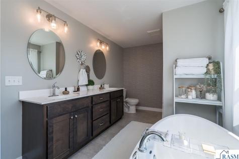 1966 Lexington Lane North Mankato MN 56003