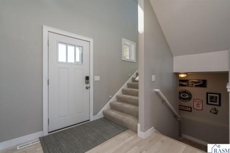 1966 Lexington Lane North Mankato MN 56003