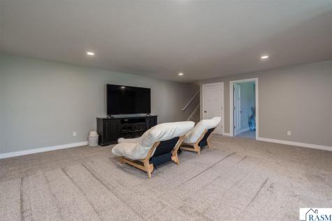 1966 Lexington Lane North Mankato MN 56003
