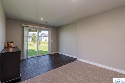1966 Lexington Lane North Mankato MN 56003