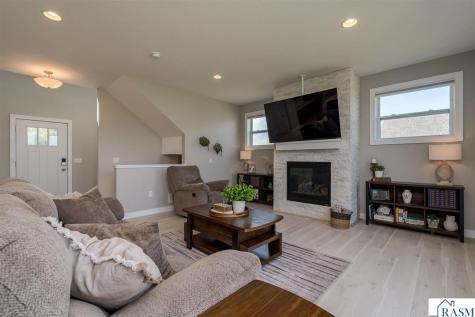 1966 Lexington Lane North Mankato MN 56003
