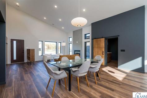 11 South Pointe Court North Mankato MN 56003