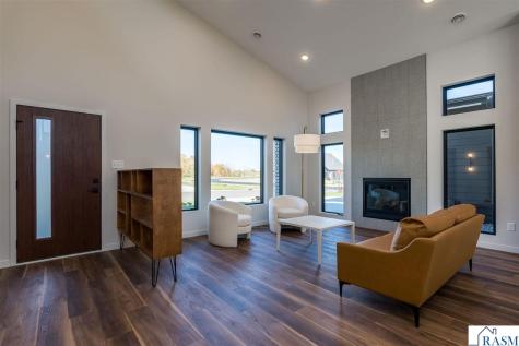 11 South Pointe Court North Mankato MN 56003