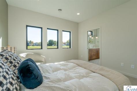 11 South Pointe Court North Mankato MN 56003