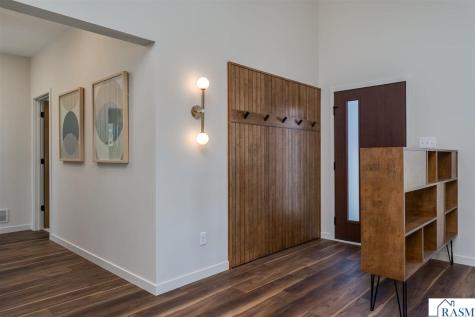 11 South Pointe Court North Mankato MN 56003