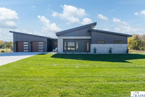 11 South Pointe Court North Mankato MN 56003
