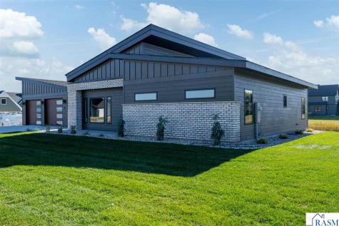 11 South Pointe Court North Mankato MN 56003