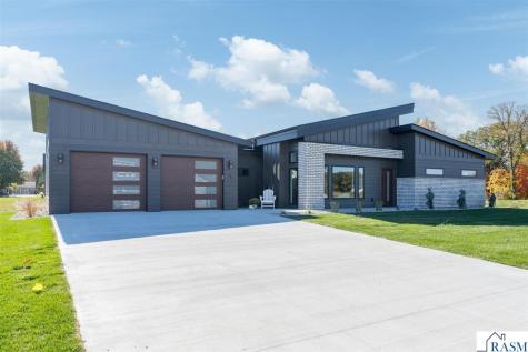 11 South Pointe Court North Mankato MN 56003