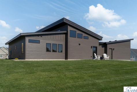 11 South Pointe Court North Mankato MN 56003