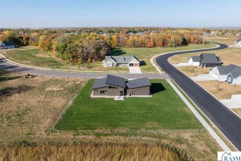 11 South Pointe Court North Mankato MN 56003
