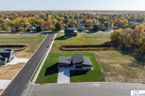 11 South Pointe Court North Mankato MN 56003