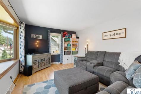 305 Le Sueur Avenue Eagle Lake MN 56024