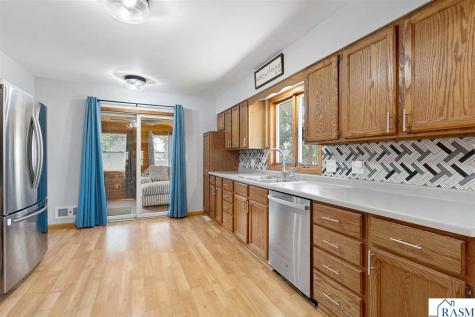 305 Le Sueur Avenue Eagle Lake MN 56024