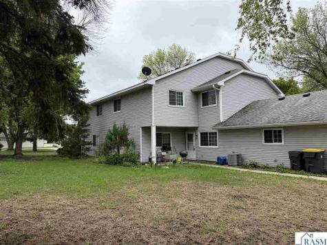 1622 Pleasant View Drive North Mankato MN 56003-2466