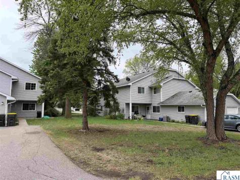 1622 Pleasant View Drive North Mankato MN 56003-2466