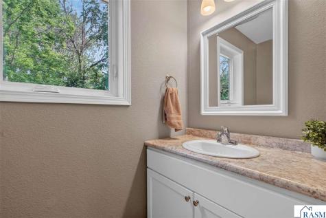 109 Peridot Court Mankato MN 56001