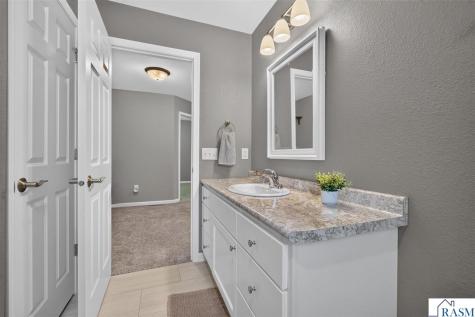109 Peridot Court Mankato MN 56001