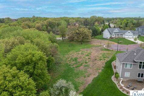 1008 Applewood Court Mankato MN 56001