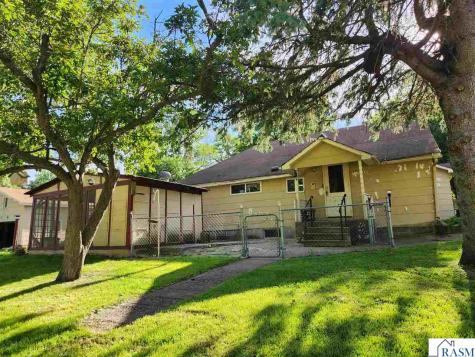 117 E Pleasant Street Garden City MN 56034