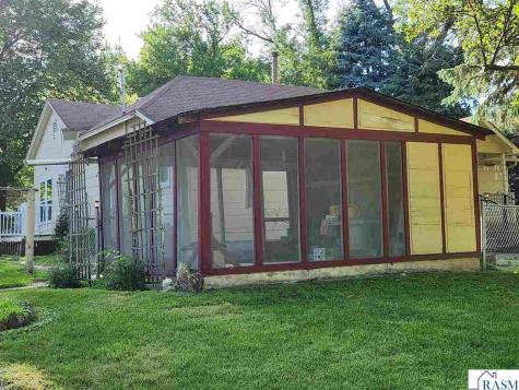117 E Pleasant Street Garden City MN 56034