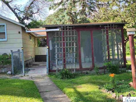 117 E Pleasant Street Garden City MN 56034