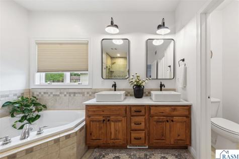 112 Jacob Drive Mankato MN 56001