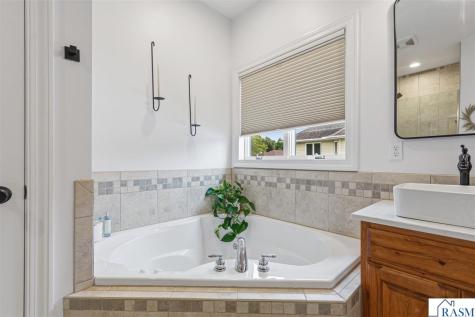 112 Jacob Drive Mankato MN 56001