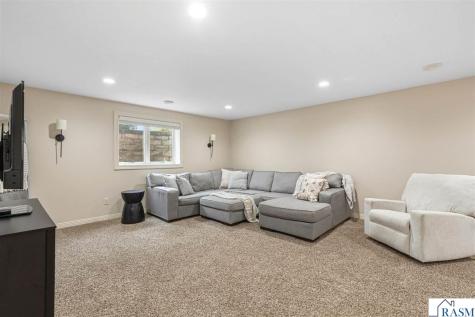 112 Jacob Drive Mankato MN 56001