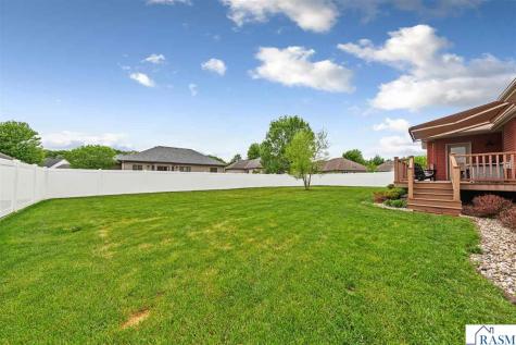 112 Jacob Drive Mankato MN 56001