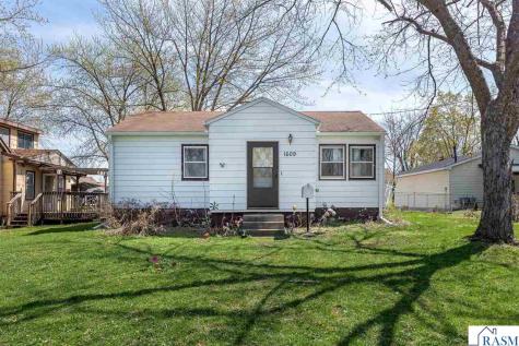 1609 4th Avenue Mankato MN 56001