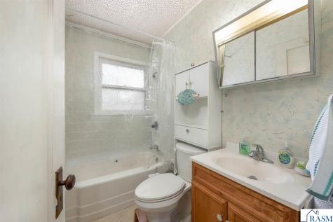 1609 4th Avenue Mankato MN 56001