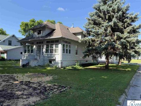 601 SE 1st Street Fairfax MN 55332
